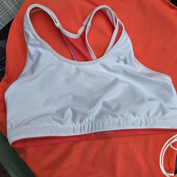 Bundle- Under Armor- Woman's- Heat Gear Tee (XS) & Duplicity Reversible Bra - Picture 16 of 16